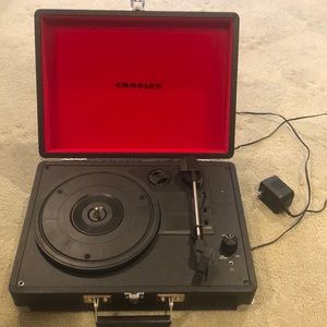 *BRAND NEW* CROSLEY PORTABLE RECORD PLAYER.